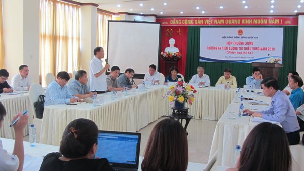 Chốt mức lương tối thiểu năm 2019, tăng cao nhất là 200.000 đồng ảnh 1